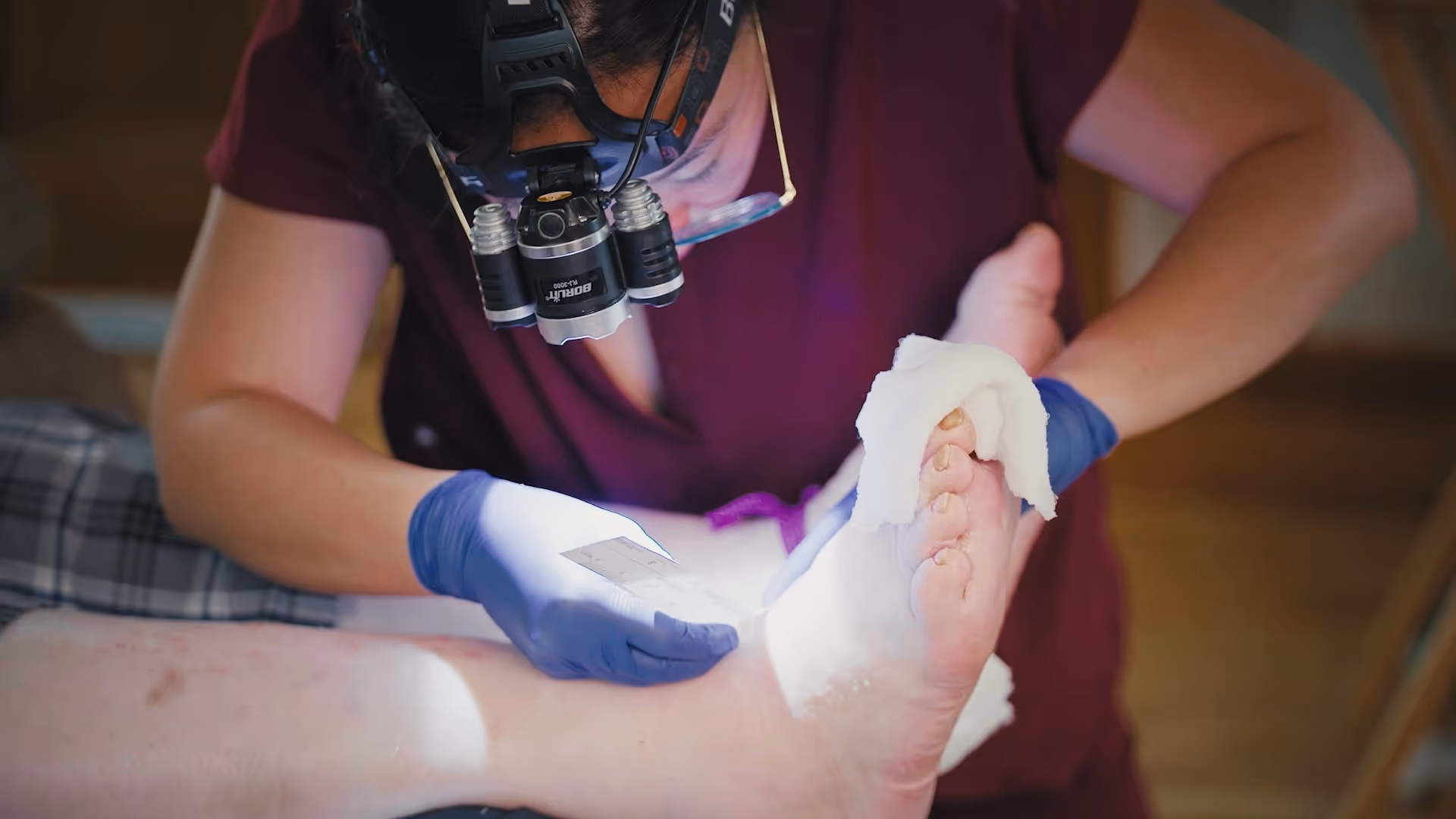 Mobile wound provider attends to wound care